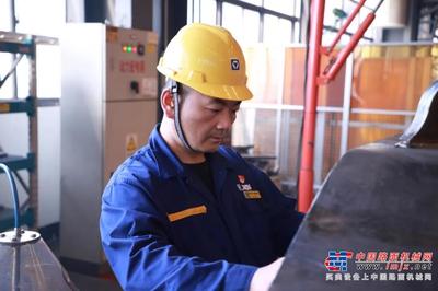 弧光飛舞，匠心閃耀——記徐工礦機焊接領域的“牛”人